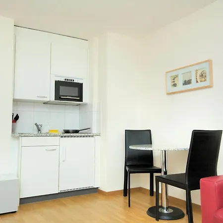 Executive - Crown 28 *