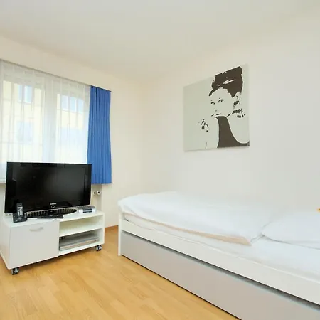 Executive - Crown 28