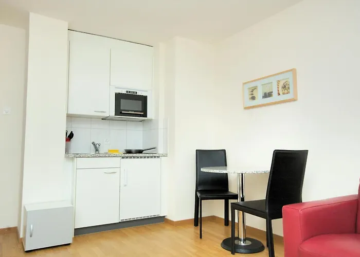 Executive - Crown 28 *