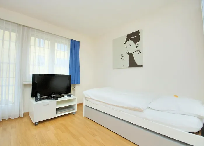 Executive - Crown 28